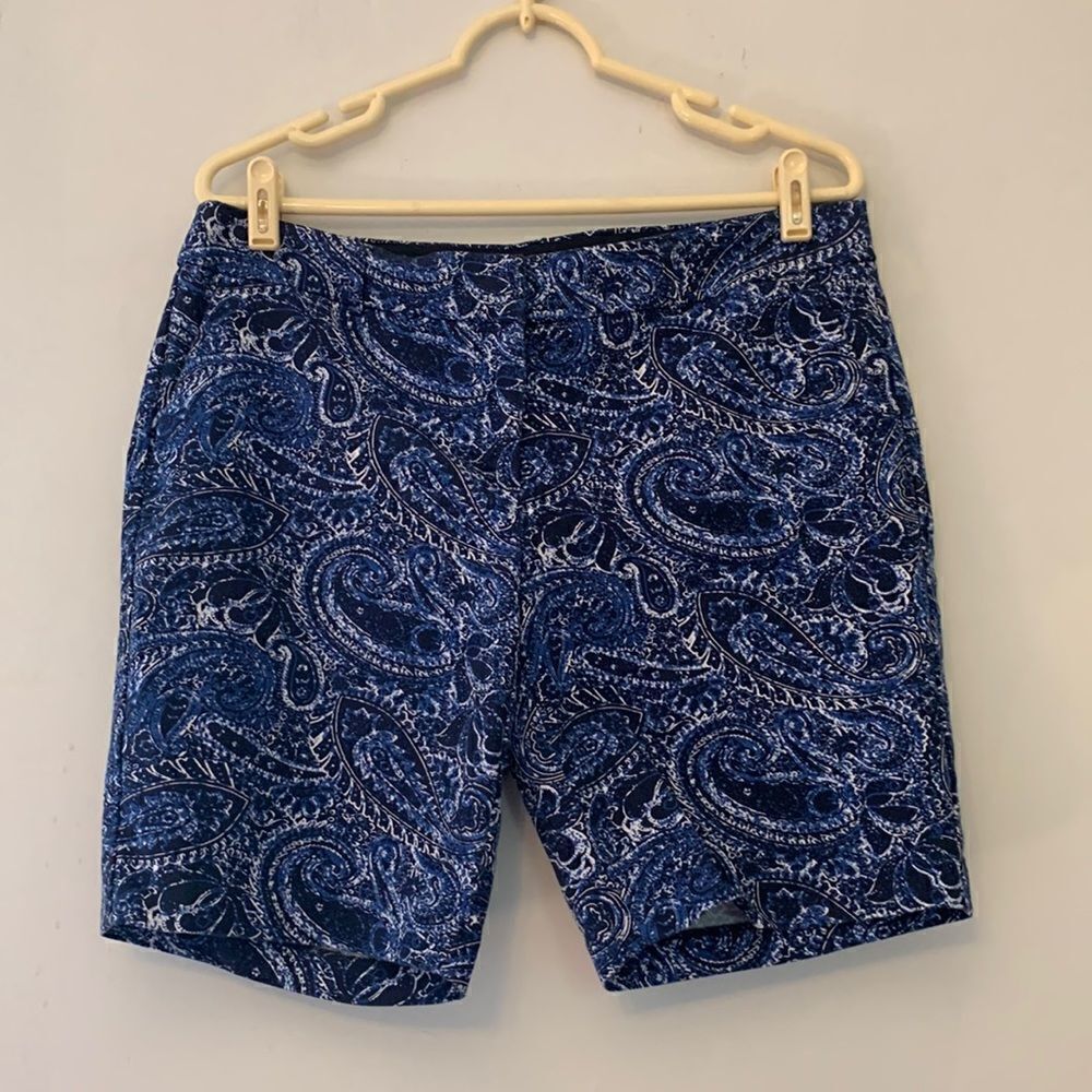 Adrienne Vittadini navy paisley bermuda shorts Length 17” Size 10